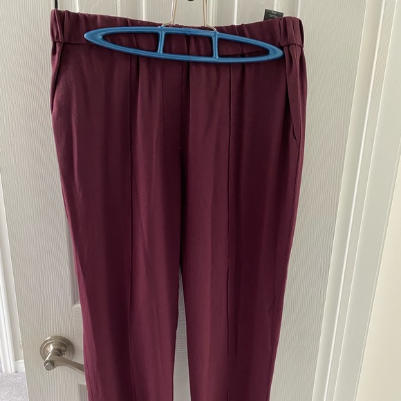 Aritzia Babaton Pants (M) with elastic waist. Great for work or a night out. - Picture 2 of 3